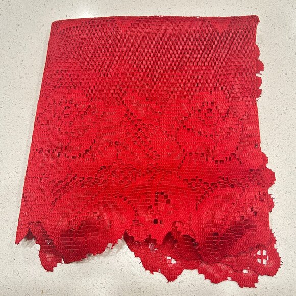 Vintage Red Lace Floral Tablecloth 34” Square Scalloped Edges Cottagecore Rose - Picture 3 of 4